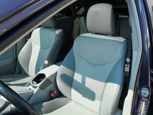 Used 2013 Toyota Prius Four w/ Deluxe Solar Roof Pkg FWD image 15