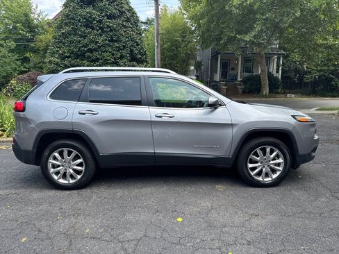 Used 2014 Jeep Cherokee Limited w/ Technology Group AWD/4WD image 6