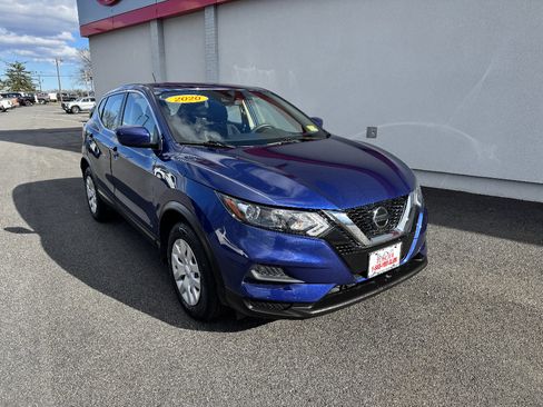 Used 2020 Nissan Rogue Sport S image 4