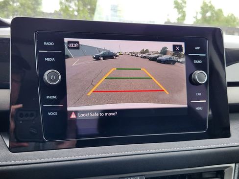 Certified 2025 Volkswagen Taos SE AWD/4WD image 14