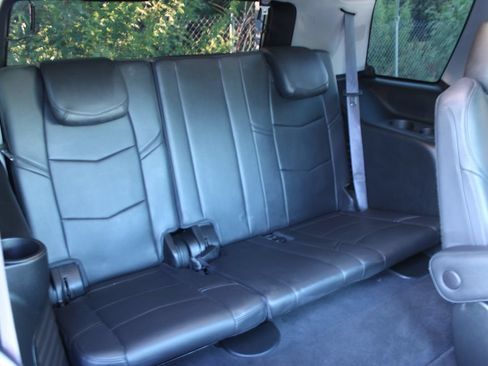 Used 2017 Cadillac Escalade Luxury RWD image 25