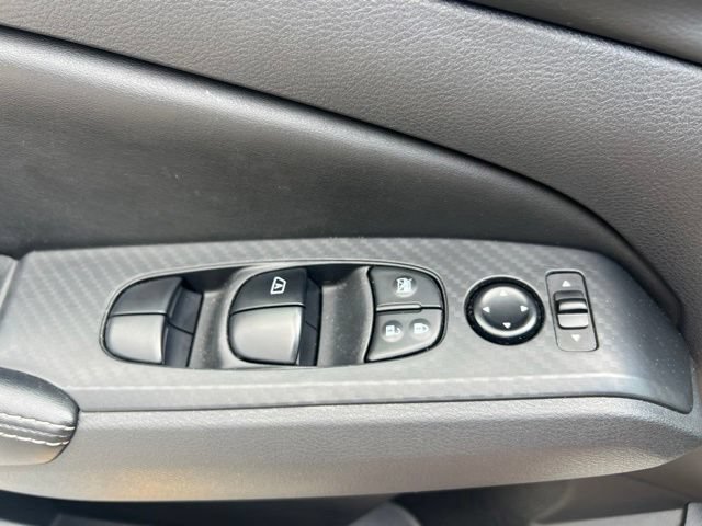Used 2025 Nissan Altima 2.5 SV FWD image 12