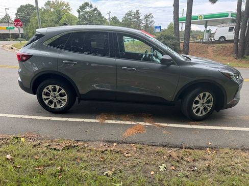 Used 2023 Ford Escape Active image 5
