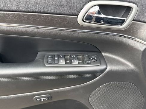 Used 2018 Jeep Grand Cherokee Limited image 21