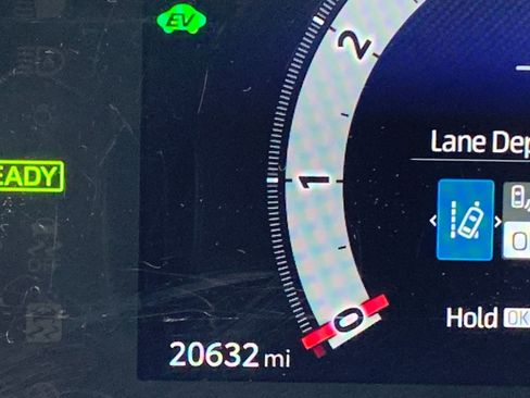 Used 2025 Toyota Camry LE image 39