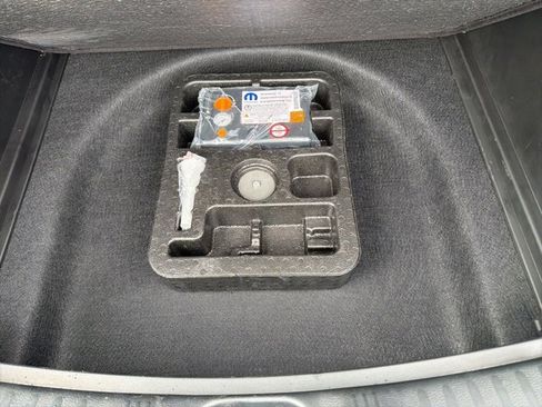 Used 2024 Jeep Compass Latitude image 20