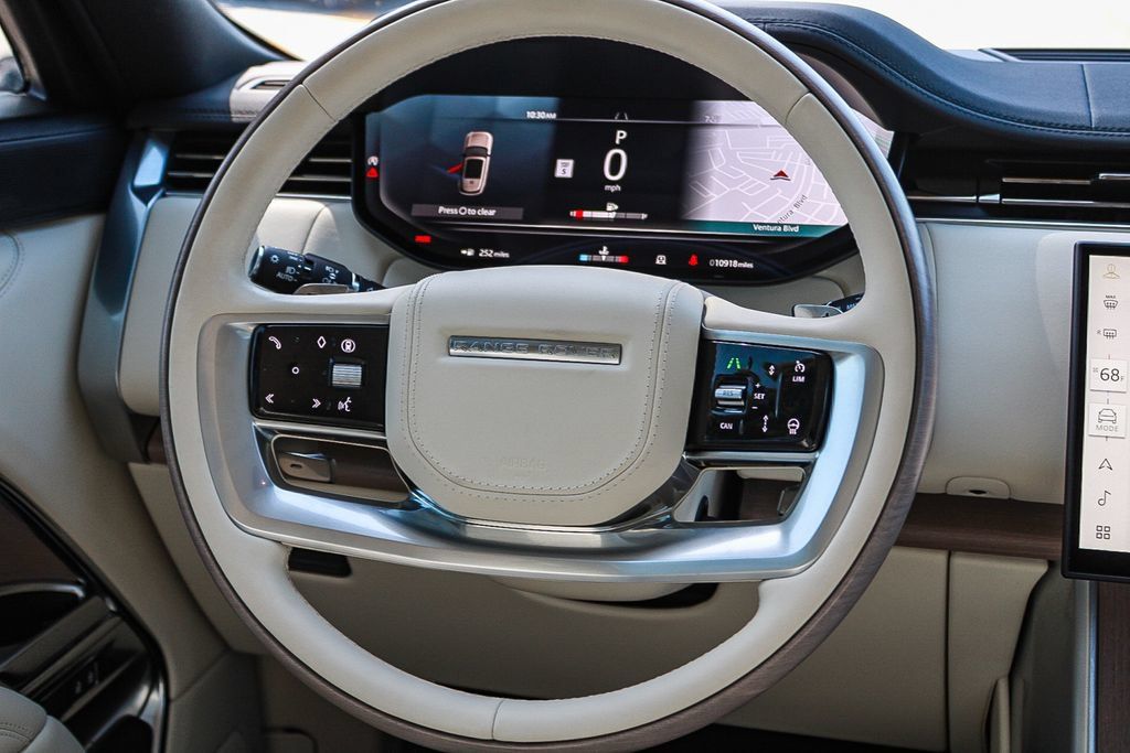 Used 2025 Land Rover Range Rover SE AWD/4WD image 15