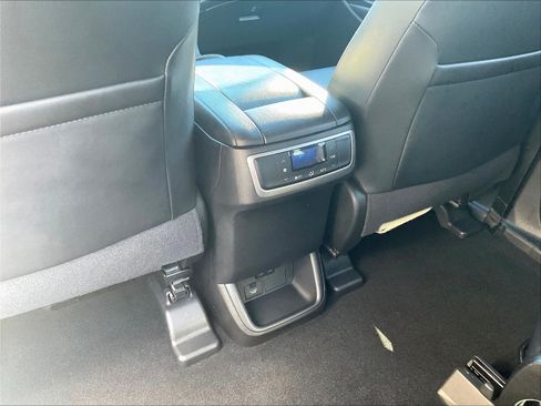 Used 2019 Toyota Highlander XLE w/ Protection Package #3 FWD image 10
