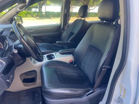 Used 2018 Dodge Grand Caravan SXT FWD image 15