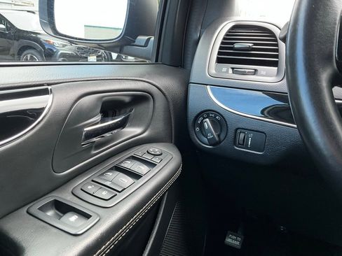Used 2018 Dodge Grand Caravan SXT w/ Blacktop Package image 23