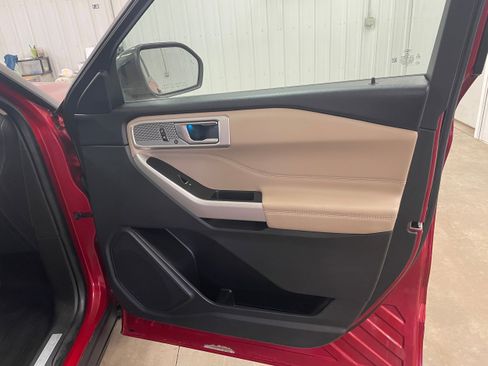 Used 2022 Ford Explorer Limited w/ Class IV Trailer Tow Package image 33