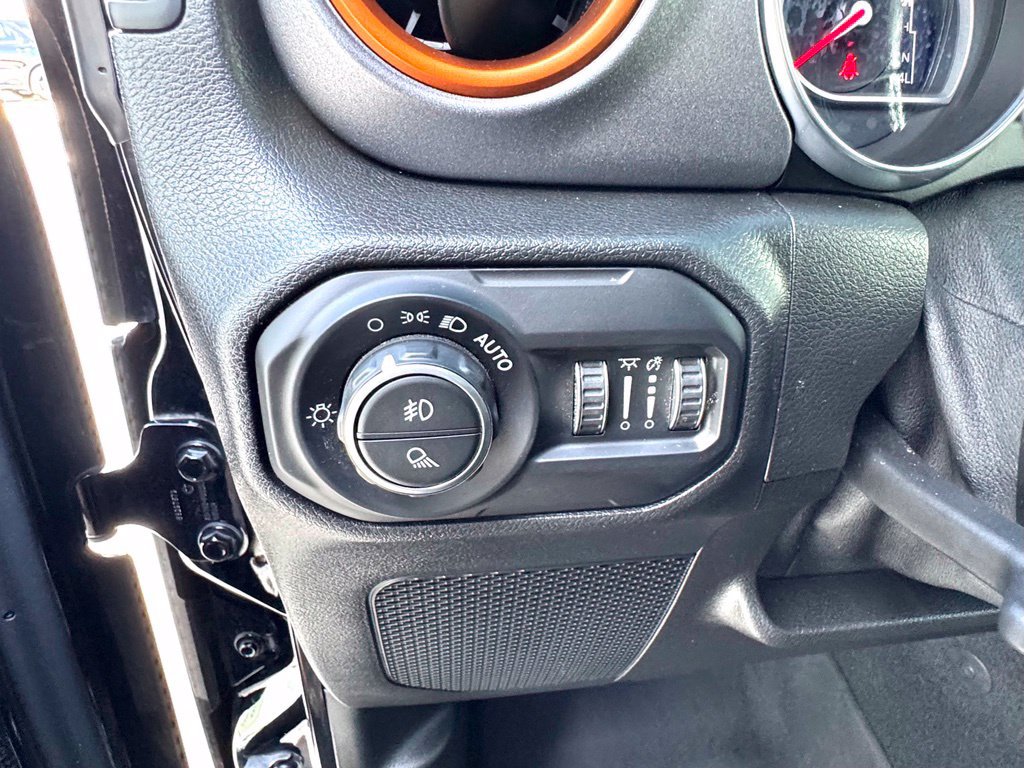 Used 2021 Jeep Gladiator Mojave AWD/4WD image 30
