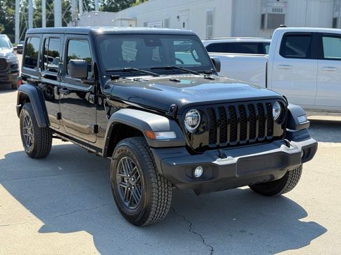 Used 2024 Jeep Wrangler Unlimited Sport AWD/4WD image 4