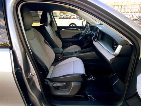 New 2026 Volkswagen Tiguan SE FWD image 34