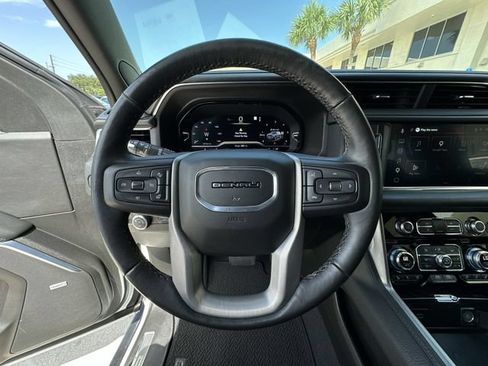 Used 2022 GMC Yukon XL Denali w/ Denali Premium Package AWD/4WD image 22