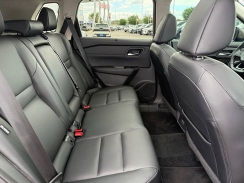 Used 2024 Nissan Rogue SV w/ SV Premium Package image 19