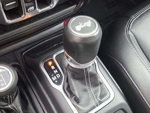 Used 2021 Jeep Wrangler Unlimited Sahara w/ Uconnect 4C Nav & Sound Group AWD/4WD image 22
