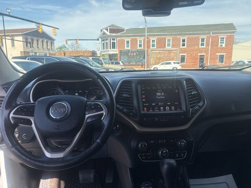 Used 2018 Jeep Cherokee Limited w/ High Altitude Package AWD/4WD image 13