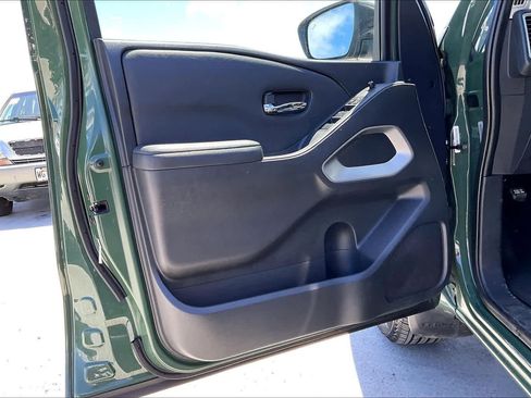 Used 2022 Nissan Frontier SV w/ Technology Package RWD image 27