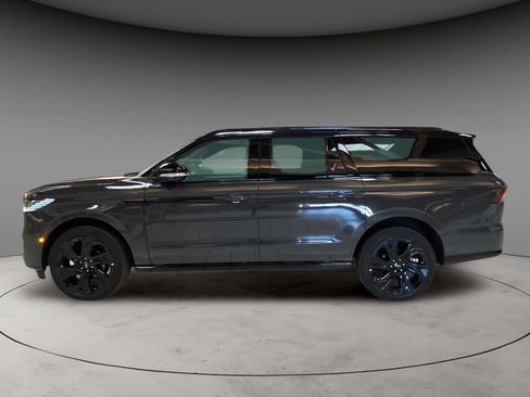 New 2026 Lincoln Navigator L Black Label AWD/4WD image 3