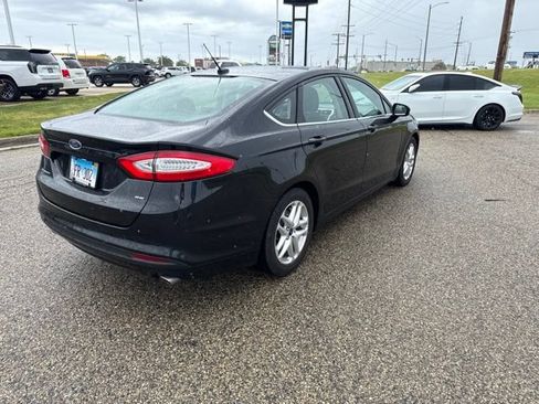 Used 2016 Ford Fusion SE w/ SE Cold Weather Package FWD image 3