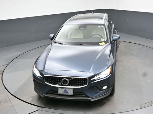 Used 2023 Volvo V60 B5 Cross Country Plus image 18
