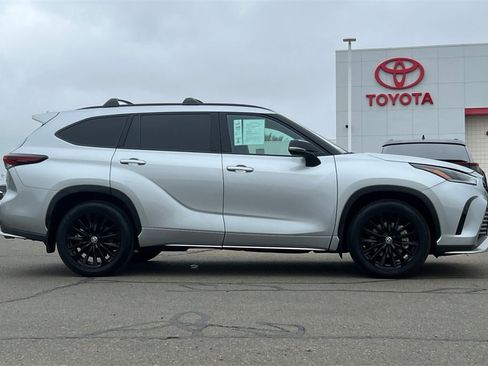 Certified 2024 Toyota Highlander XSE image 3