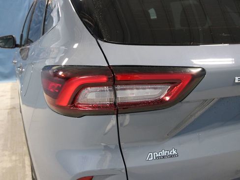 Used 2025 Ford Escape SE image 38