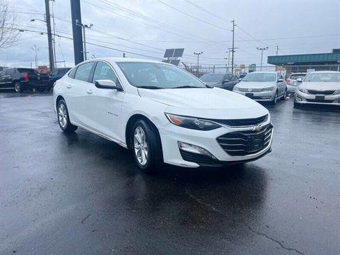Used 2020 Chevrolet Malibu LT image 2