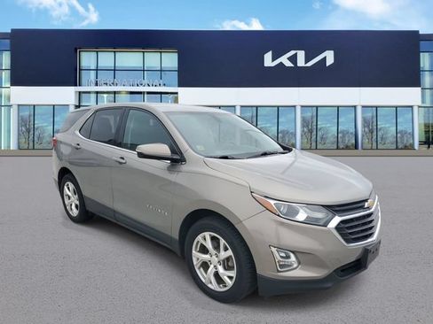 Used 2018 Chevrolet Equinox LT FWD image 2