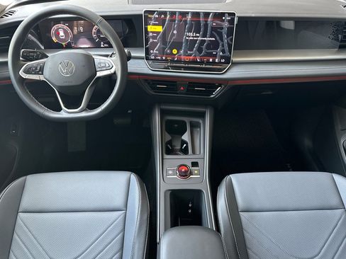 New 2026 Volkswagen Tiguan SE FWD image 11