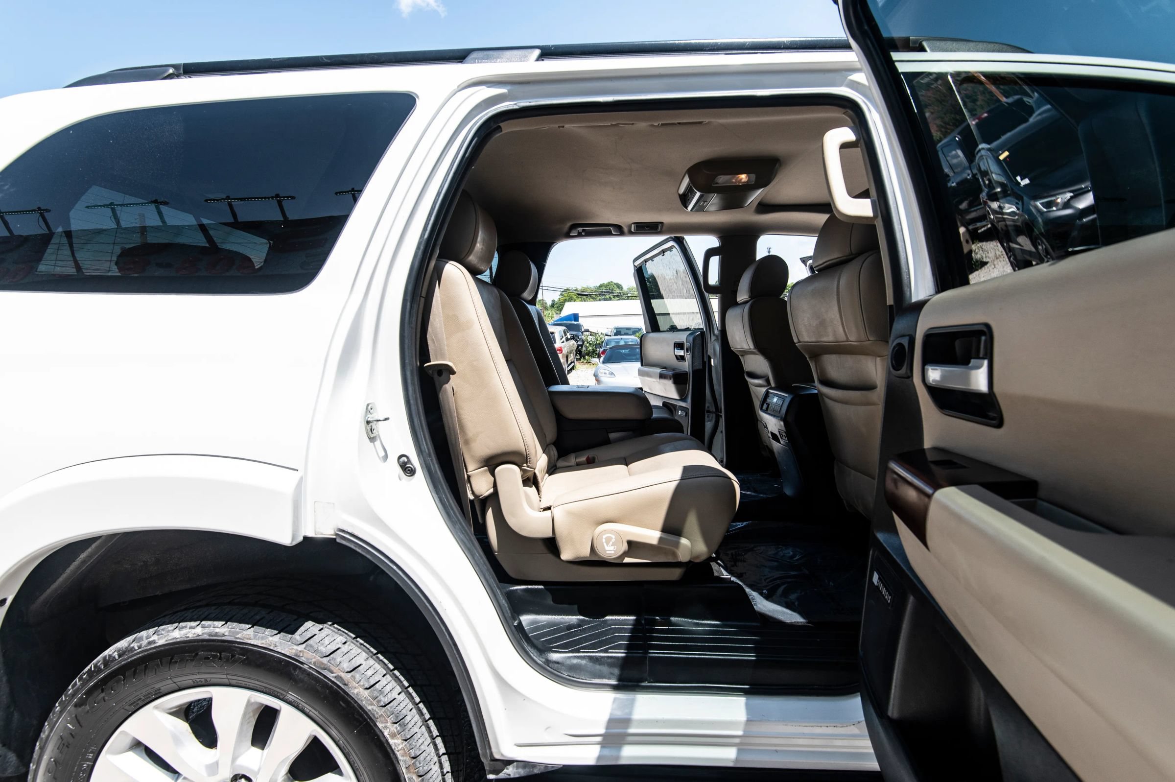 Used 2014 Toyota Sequoia Platinum AWD/4WD image 31