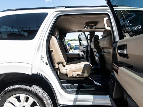 Used 2014 Toyota Sequoia Platinum AWD/4WD image 31