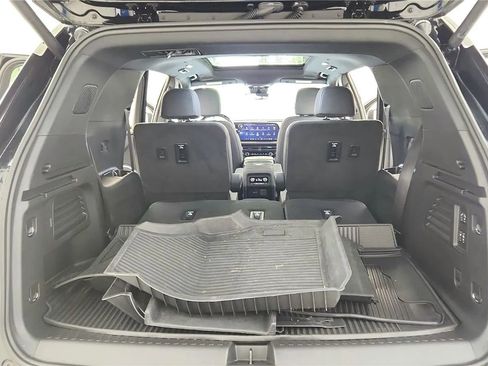Used 2025 Chevrolet Traverse High Country AWD/4WD image 40