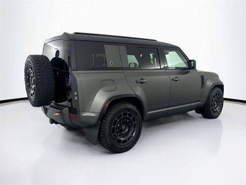 Used 2025 Land Rover Defender 110 image 5