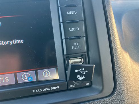 Used 2019 Dodge Grand Caravan SXT image 21