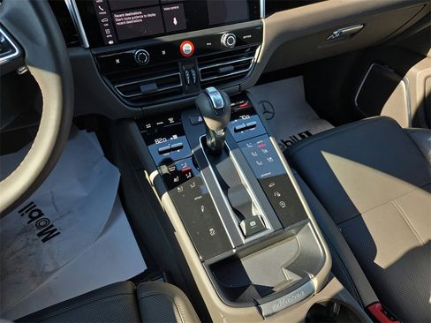 Used 2023 Porsche Macan S image 59