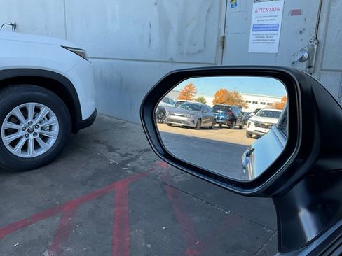 Used 2025 Toyota Camry LE image 18