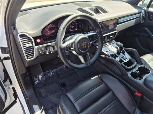Used 2023 Porsche Cayenne AWD/4WD image 10