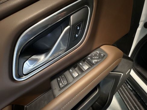 Used 2023 Chevrolet Suburban High Country image 24