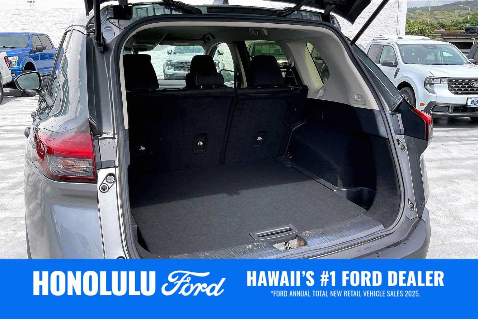 Used 2023 Nissan Rogue S FWD image 18