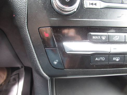 Used 2020 Ford Explorer XLT w/ Comfort Package AWD/4WD image 27