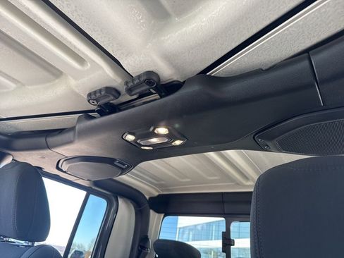 Used 2022 Jeep Gladiator Willys image 22