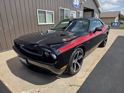Used 2013 Dodge Challenger R/T RWD image 3