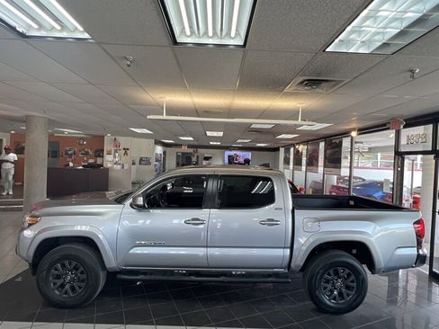 Used 2020 Toyota Tacoma SR5 image 2
