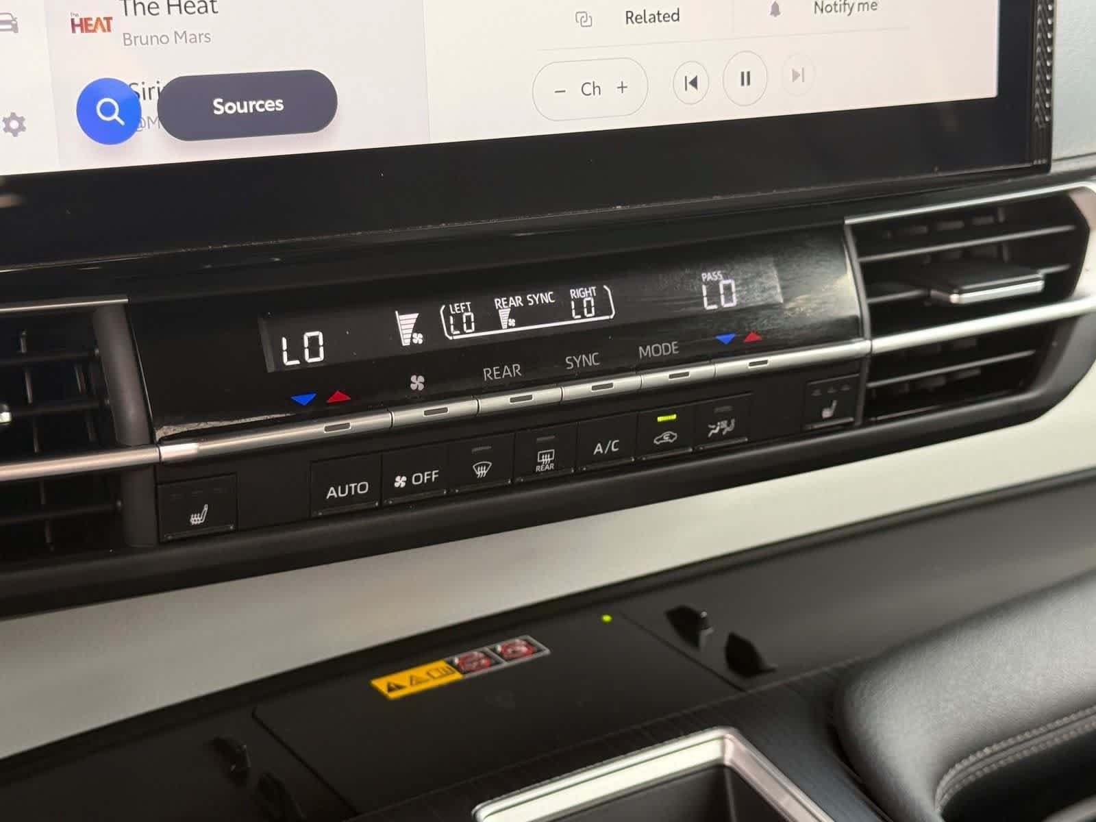 Used 2025 Toyota Sienna XLE FWD image 23