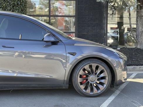 Used 2020 Tesla Model Y Performance image 22