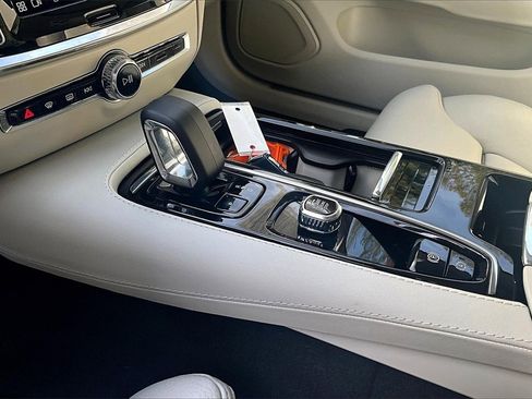 Used 2024 Volvo S60 T8 Ultimate w/ Climate Package image 17