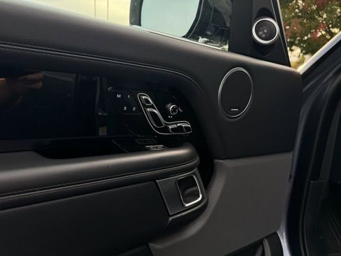 Used 2020 Land Rover Range Rover HSE image 11