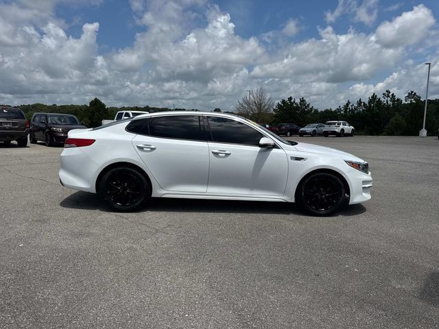 Used 2018 Kia Optima EX w/ Premium Package FWD image 3